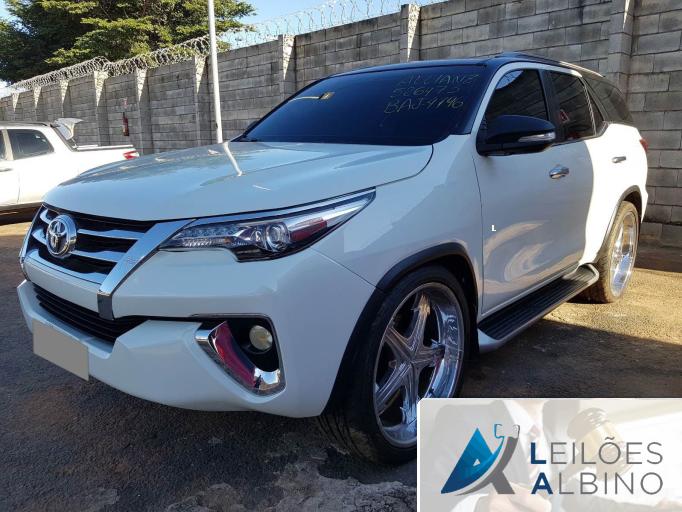 TOYOTA HILUX SW4 16/16