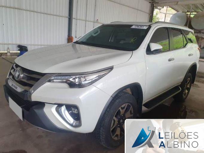 TOYOTA HILUX SW4 19/19