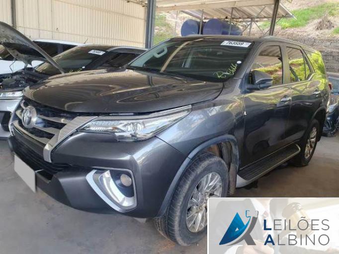 TOYOTA HILUX SW4 21/21 TOYOTA HILUX SW4 21/21