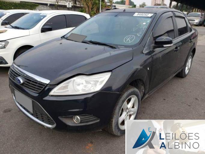 FORD FOCUS SEDAN 10/10