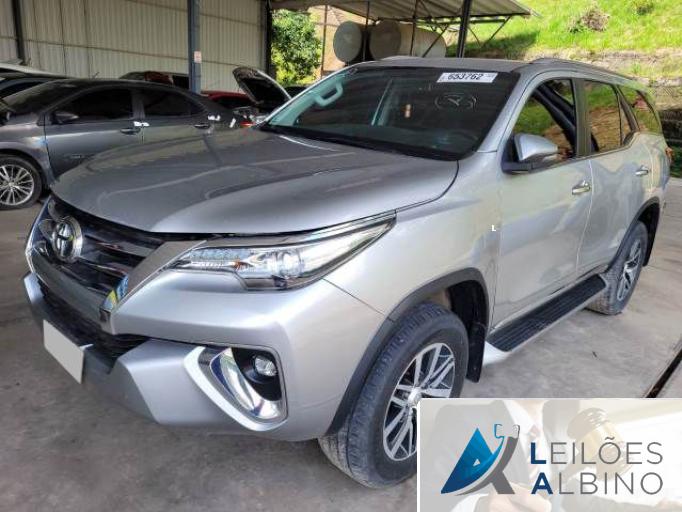 TOYOTA HILUX SW4 17/17