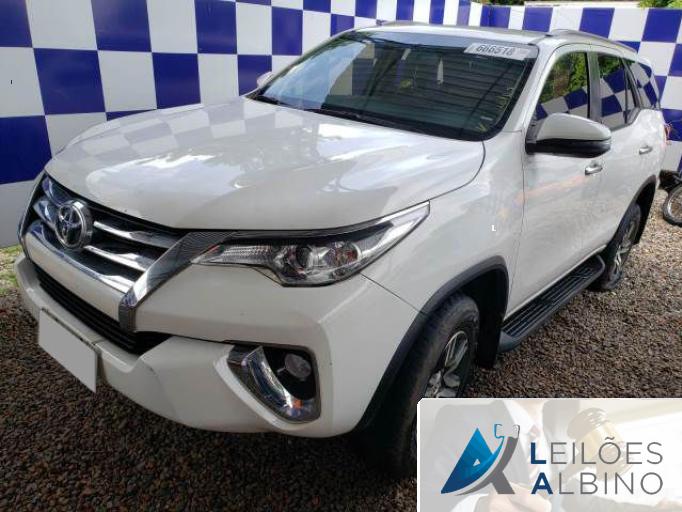 TOYOTA HILUX SW4 19/19