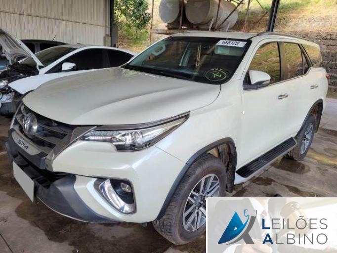 TOYOTA HILUX SW4 16/17