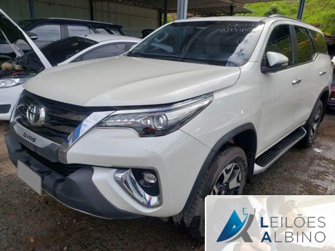 TOYOTA HILUX SW4 19/19