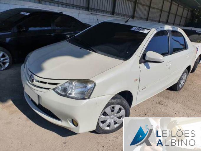 TOYOTA ETIOS SEDAN 15/15